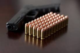How many bullets can a Glock 22 hold